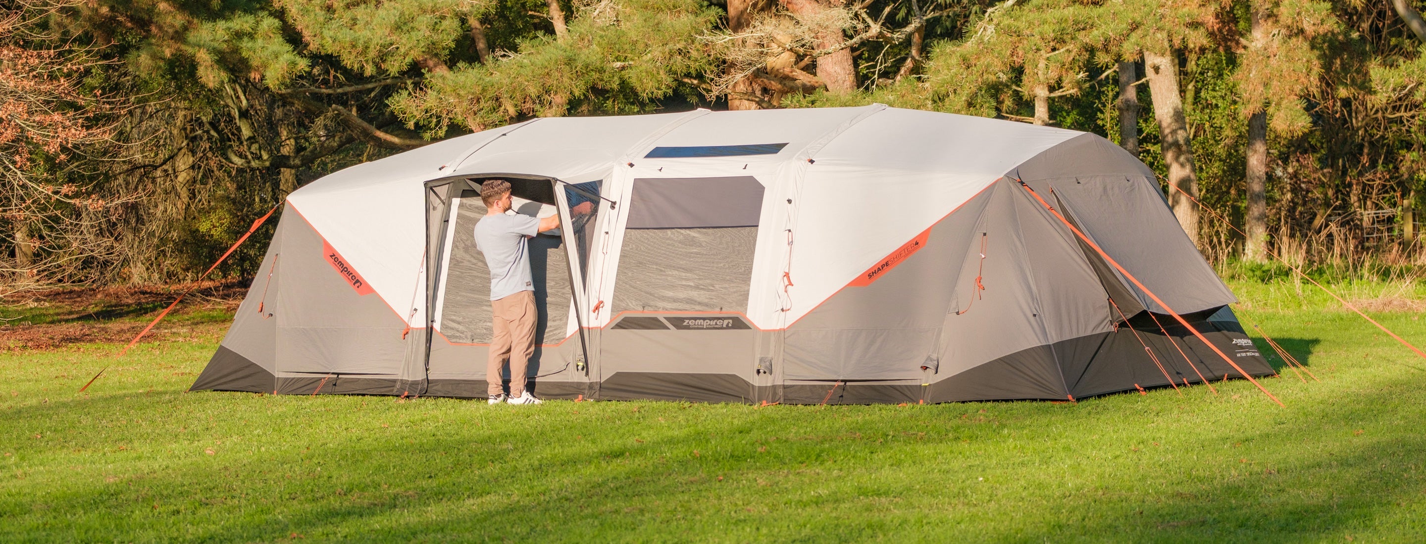 E2商品「IN PLAIN AIR」「What is good ?」セット Fully customisable Zempire Air Tents with unique modular designs